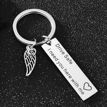 Laden Sie das Bild in den Galerie-Viewer, Engelsflügel Schlüsselanhänger