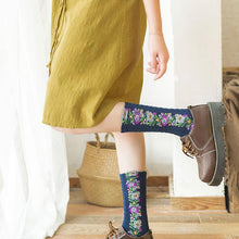 Laden Sie das Bild in den Galerie-Viewer, 🌻Vintage Socken mit Blumenstickerei (5 Paar)