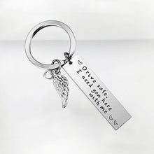 Laden Sie das Bild in den Galerie-Viewer, Engelsflügel Schlüsselanhänger