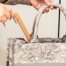 Laden Sie das Bild in den Galerie-Viewer, Türhaken aus Massivholz