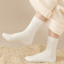 Laden Sie das Bild in den Galerie-Viewer, Kuschelige Unisex-Winter-Thermosocken aus Samt