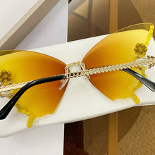 Laden Sie das Bild in den Galerie-Viewer, 💎🦋Sonnenbrille mit Schmetterlingsdiamanten 🦋💎