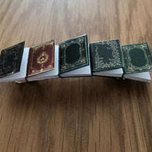 Laden Sie das Bild in den Galerie-Viewer, 📗📕📔📙Miniatur-Buch-Haarspange