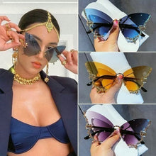 Laden Sie das Bild in den Galerie-Viewer, 💎🦋Sonnenbrille mit Schmetterlingsdiamanten 🦋💎