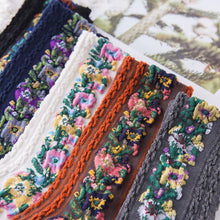 Laden Sie das Bild in den Galerie-Viewer, 🌻Vintage Socken mit Blumenstickerei (5 Paar)