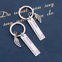 Laden Sie das Bild in den Galerie-Viewer, Engelsflügel Schlüsselanhänger