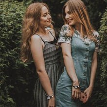 Laden Sie das Bild in den Galerie-Viewer, Gehe niemals allein - Schwestern Armband