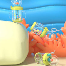 Laden Sie das Bild in den Galerie-Viewer, Babytrinkbecher mit Walspritze