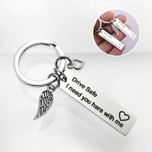 Laden Sie das Bild in den Galerie-Viewer, Engelsflügel Schlüsselanhänger