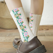 Laden Sie das Bild in den Galerie-Viewer, 🌻Vintage Socken mit Blumenstickerei (5 Paar)