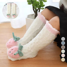 Laden Sie das Bild in den Galerie-Viewer, 🎁Flauschige Wintersocken für Babys👼