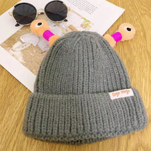 Laden Sie das Bild in den Galerie-Viewer, Leuchtende kleine Monstermütze