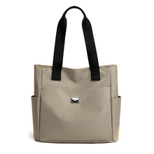 Laden Sie das Bild in den Galerie-Viewer, 👜👜Vielseitige einfache einfarbige Nylonhandtasche mit großer Kapazität