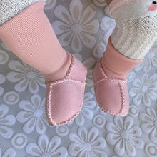 Laden Sie das Bild in den Galerie-Viewer, Warme Pelz-Babysocken