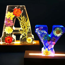 Laden Sie das Bild in den Galerie-Viewer, Nachtlicht aus Kunstharz mit Blumenmuster
