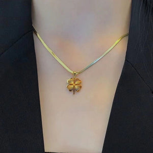 Vierblättriges Kleeblatt-Halskette aus Titanstahl
