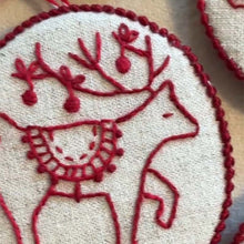 Laden Sie das Bild in den Galerie-Viewer, Handstickerei-Set für Weihnachtsschmuck
