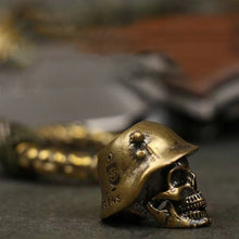 Laden Sie das Bild in den Galerie-Viewer, Skelett Soldat Paracord Schlüsselanhänger
