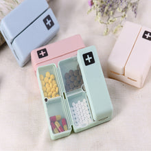 Laden Sie das Bild in den Galerie-Viewer, 7 Compartments Portable Pill Case
