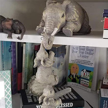 Laden Sie das Bild in den Galerie-Viewer, Elefant mütterliche Liebe Skulptur
