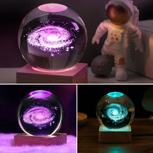Laden Sie das Bild in den Galerie-Viewer, 3D Galaxy Kristallkugel Nachtlicht Dekorlampe
